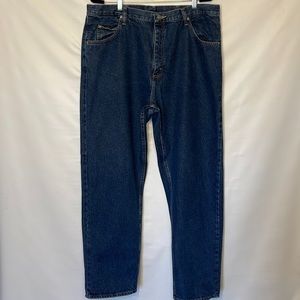 Wrangler relaxed fit dark blue wash size 40/32